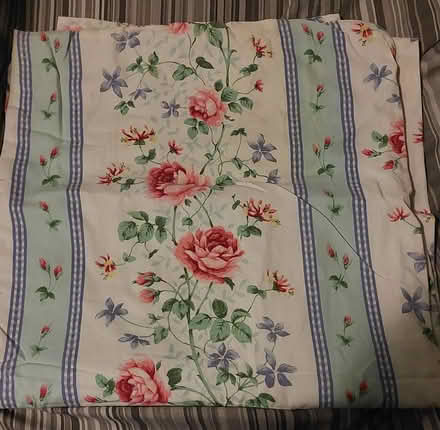 Photo of free Floral DOUBLE DUVET COVER (bramley LS13) #1