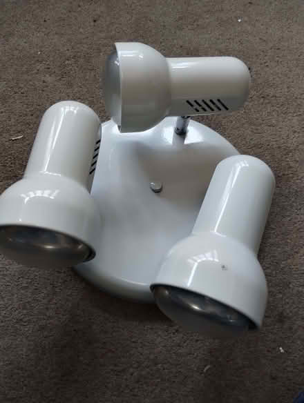 Photo of free 3-Bulb Spotlight (Tividale B69) #1