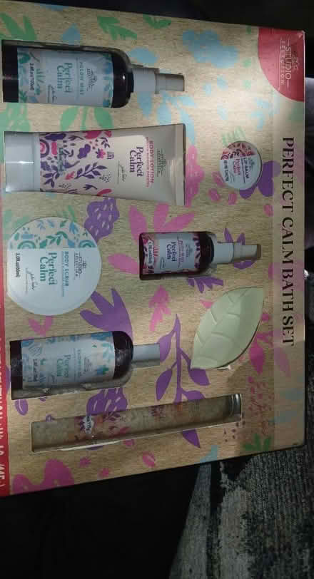 Photo of free 8-piece bath set (Longwood) #1