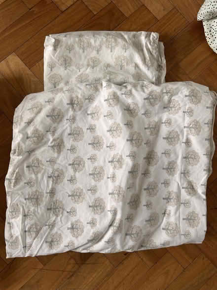 Photo of free Singel duvet and cushion cover (NW8 6EL) #1