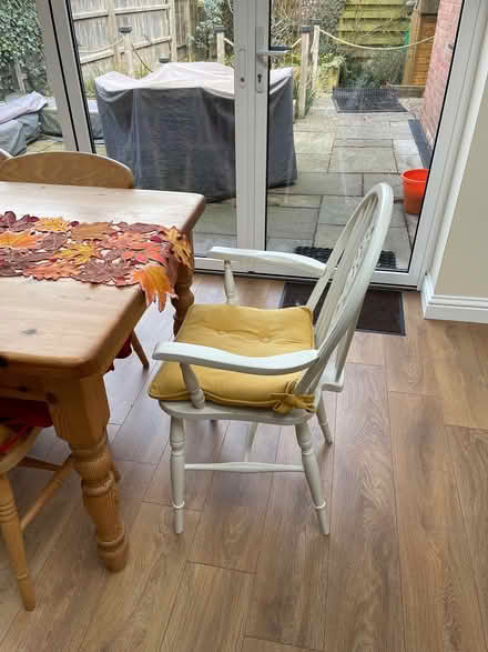 Photo of free Pine table & 6 chairs (Hitchin Ninesprings.) #2