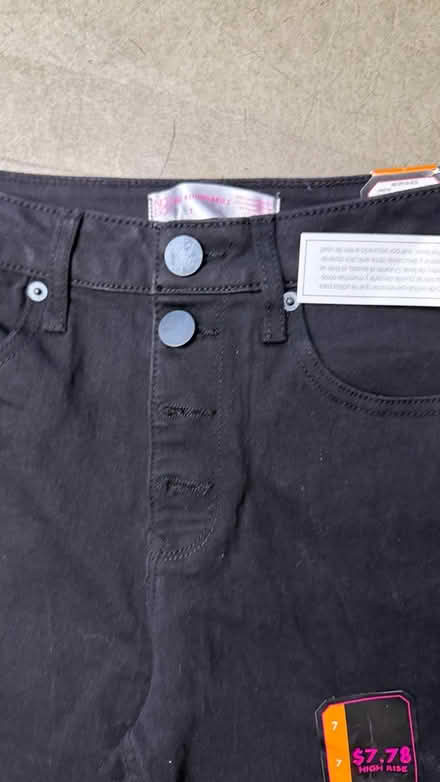 Photo of free Girls / woman size 7 stretch jeans (Glendale) #4