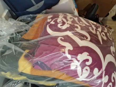 Photo of free 2 blanets and 1 sleeping bag (Tw14) #1
