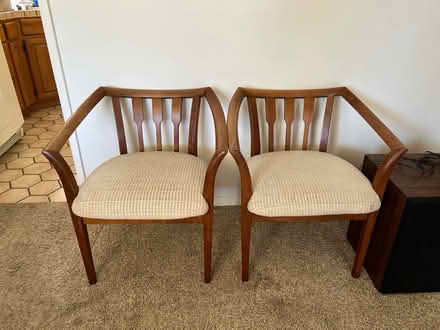 Photo of free Mid-century modern chairs (2) (La Cañada) #1