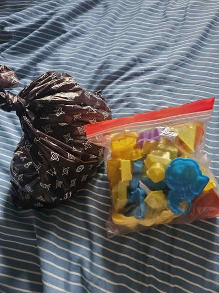 Photo of free Used kinetoc sand and molds (CR0) #1