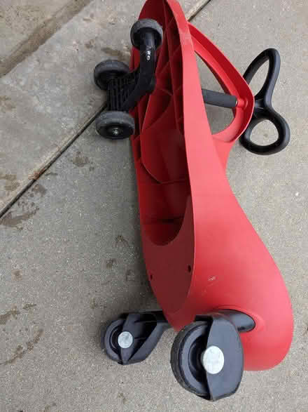 Photo of free Plasma wiggle kids car, needs wheel (Valley Park) #2