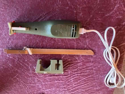 Photo of free GE Electric Knife with wall mount (Kintnersville PA - Upper Bucks) #2