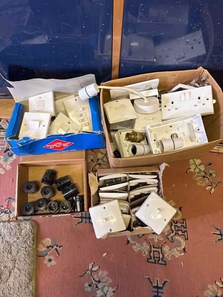Photo of free electrical accessories (Thames Ditton KT7) #1