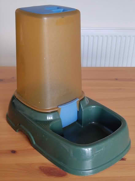Photo of free Water and food dispensers for cat (Chesterton CB4) #3