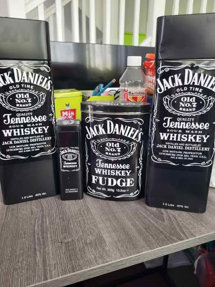 Photo of free Tins (Pr23uq Pr2 3uq) #1