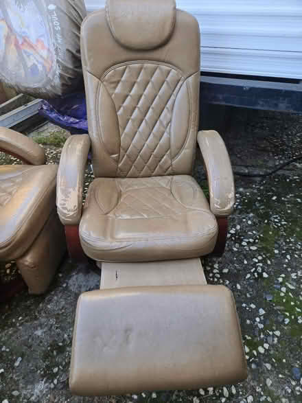 Photo of free Pair well-used swivel recliners (El Sobrante) #2
