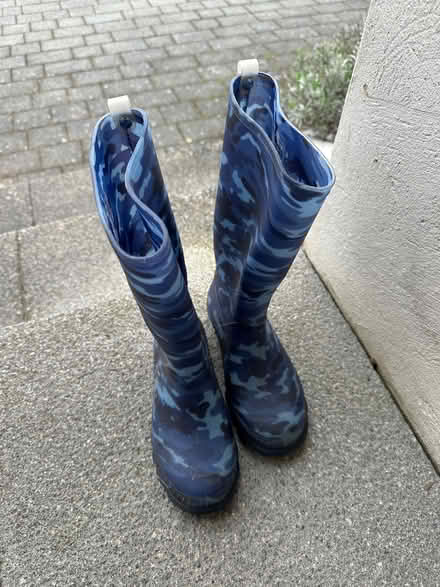 Photo of free blue wellies (Ottershaw KT16) #1