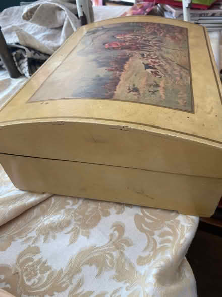 Photo of free Small box with hunting scene (Fenlake MK41) #3