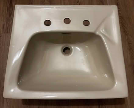 Photo of free Armitage Shanks Bathroom Basin (Hulme M16) #1