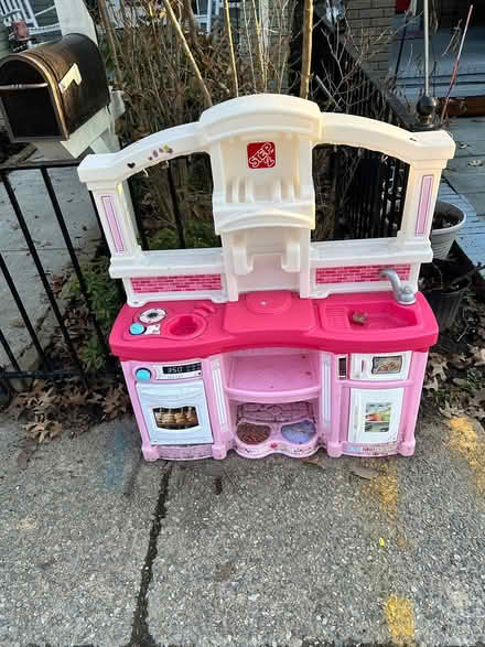 Photo of free Used child’s kitchen toy (Petworth) #1