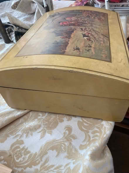 Photo of free Small box with hunting scene (Fenlake MK41) #4