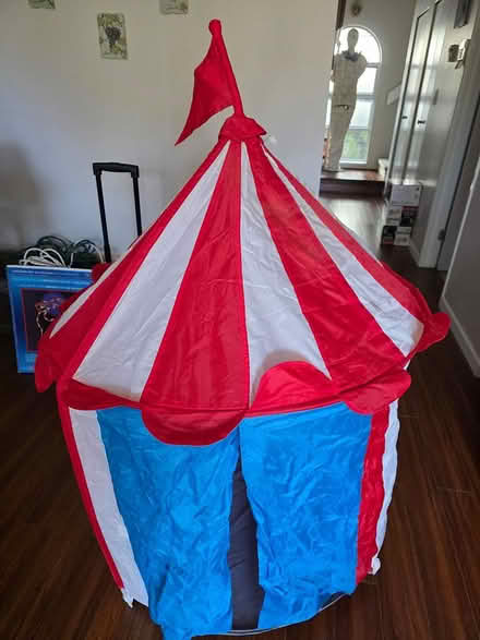 Photo of free Kids play tent (Close to Cap Mall, North Van) #1