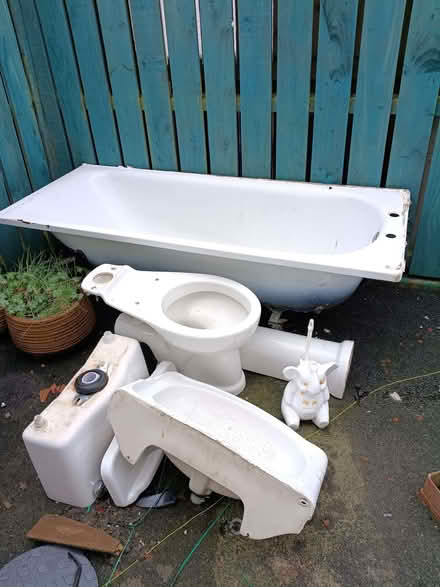 Photo of free Bathroom suite (BT10) #1