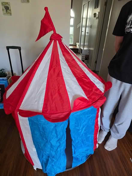 Photo of free Kids play tent (Close to Cap Mall, North Van) #3