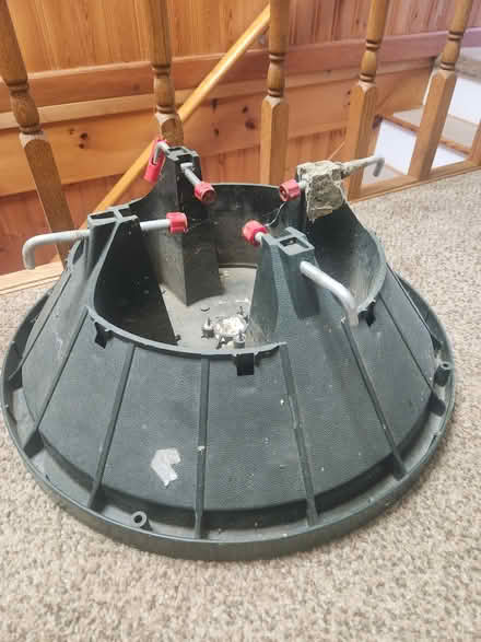 Photo of free Christmas tree stand (virgil) #1