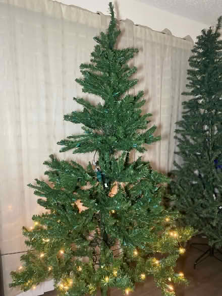 Photo of free Pre-lit Artificial Christmas Tree (Aurora) #4