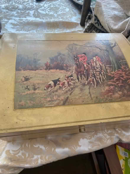 Photo of free Small box with hunting scene (Fenlake MK41) #1