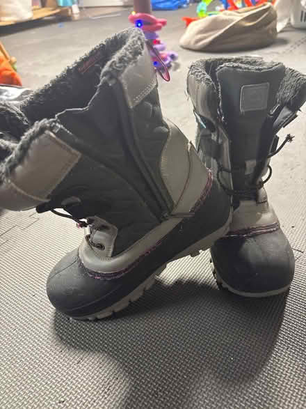 Photo of free Kids Size 1 Winter boot (Regent square) #2