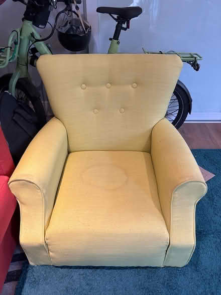 Photo of free chair (Oakland (38th and Suter)) #1