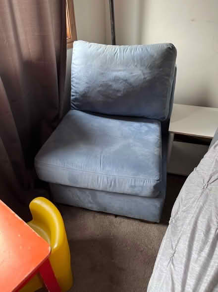 Photo of free Blue chair (Jefferson Park) #2