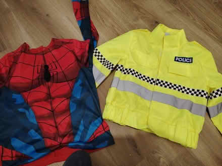 Photo of free Spider man and police top 5/6yo (CR7) #1