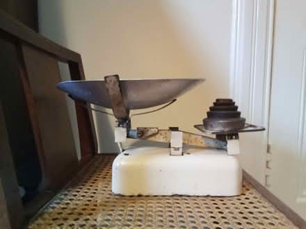 Photo of free Vintage kitchen scales with imperial weights (Viewlands PH1) #1
