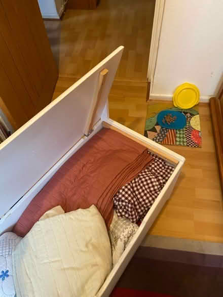 Photo of free Storage Bench (E14 Tower Hamlets) #2