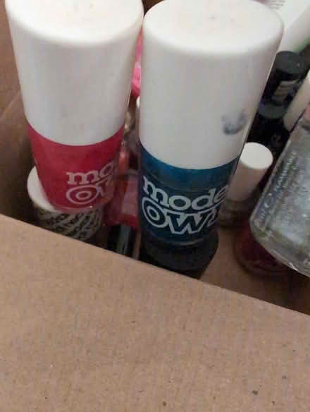 Photo of free Selection of nail polish (MK42) #2