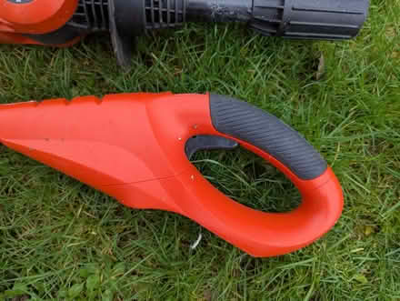 Photo of free Black and Decker hedge trimmer (Kenpshott RG22) #4