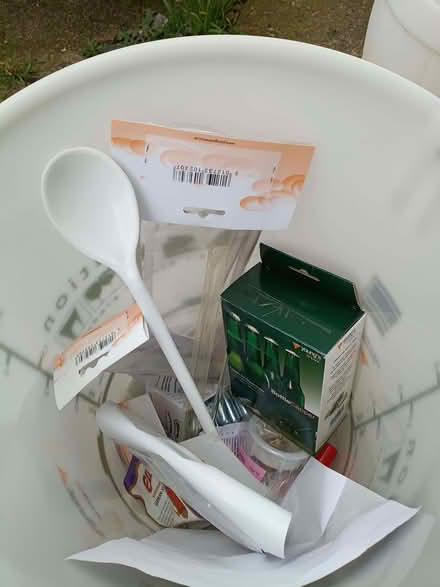 Photo of free Beer brewing kit (Leigh Beck SS8) #2