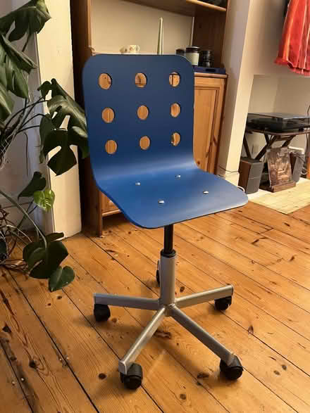 Photo of free Small adjustable desk chair (E10) #2