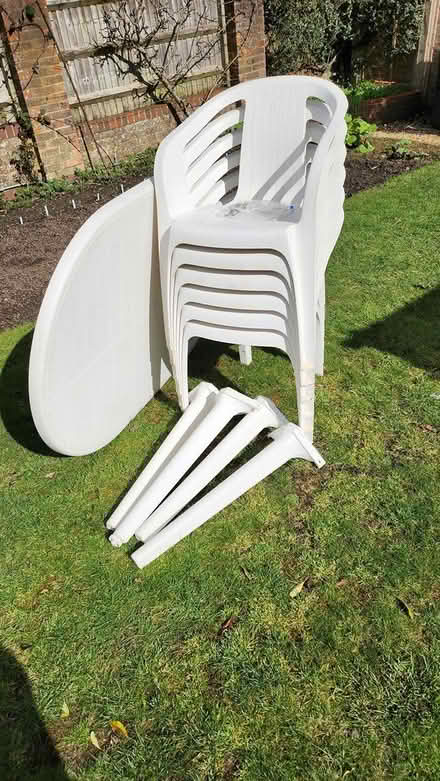 Photo of free Patio table and 6 chairs (Lightwater) #2