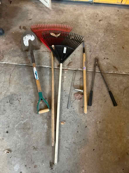 Photo of free Garden Tools (Wilmette) #1