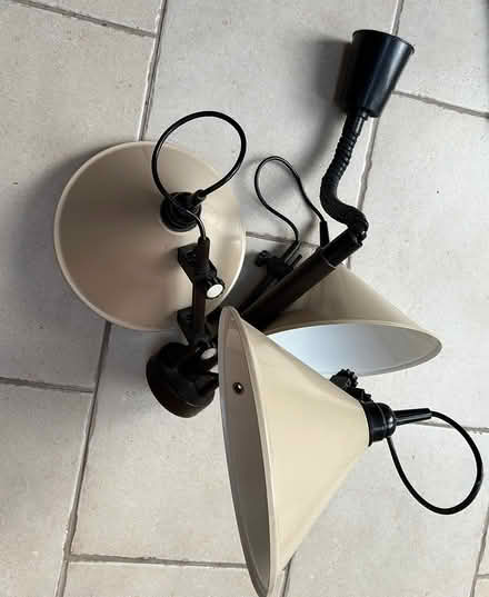 Photo of free rise-&-fall pendant light-fitting (Dublin 4) #2