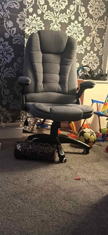 Photo of free Gaming chair (Leigh WN7) #1