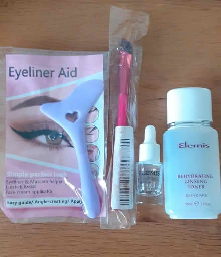 Photo of free Makeup pots/eye liners in Toilet bag (Enfield EN2) #4