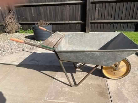 Photo of free Old but serviceable wheel barrow (Didcot OX11) #1