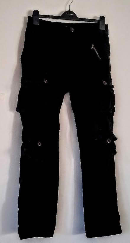 Photo of free a pair of black combats (Bellevue EH7) #1