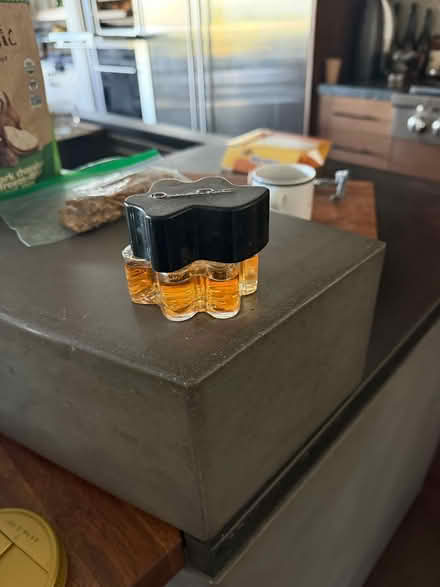 Photo of free O Oscar de la Renta perfume (berkeley) #1