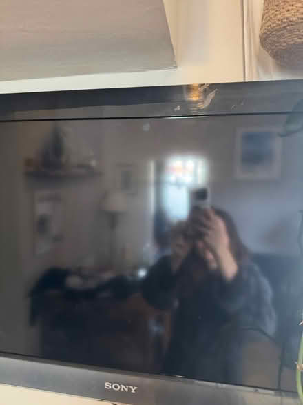 Photo of free Sony telly with wall bracket (Harringay N4) #2