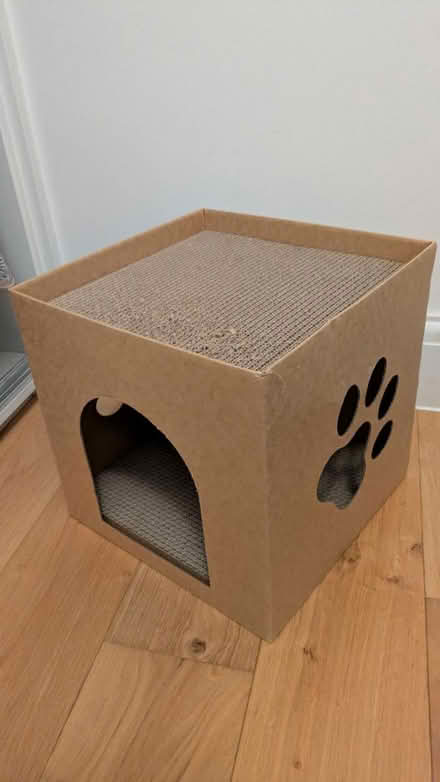 Photo of free used cat scratcher/house (Archway, N19) #1