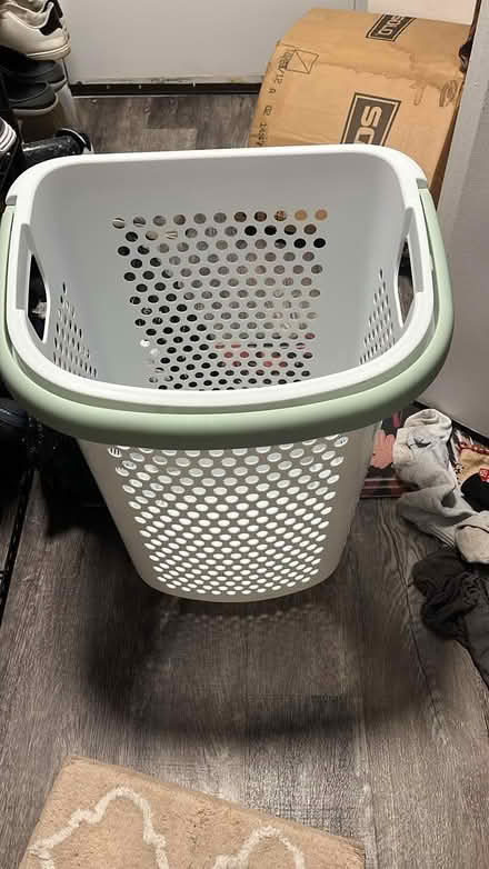 Photo of free basket (9335 lee hwy Fairfax) #1