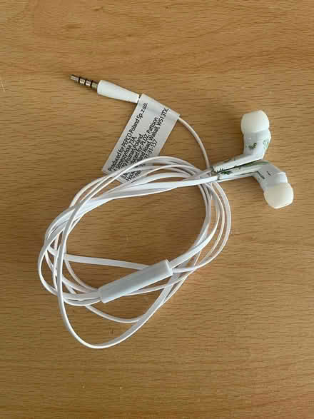 Photo of free Earphones with microphone (Cambridge CB4) #1