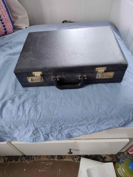 Photo of free Briefcase (Bentilee ST2) #2