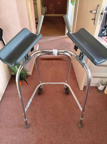 Photo of free Gutter frame (Lee SE3) #1